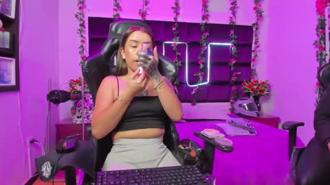 Snapshot of hornyy_mom chatting on September 13, 1:55 pm hornyy mom online show from September 13, 1:55 pm