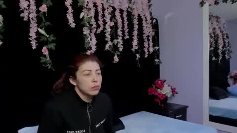 Snapshot of hornyy_mom chatting on September 29, 12:54 pm hornyy mom online show from September 29, 12:54 pm