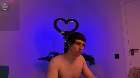 Snapshot of hornyyorck chatting on August 4, 4:59 am Robert online show from August 4, 4:59 am