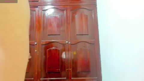 Snapshot of horrny_18_victoria chatting on December 29, 1:56 am ronald and victoria online show from December 29, 1:56 am