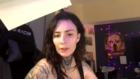 Snapshot of horrorqueen1225 chatting on March 26, 3:39 pm horrorqueen online show from March 26, 3:39 pm