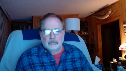 Snapshot of horsebigballs chatting on March 19, 2:15 am horsebigballs online show from March 19, 2:15 am