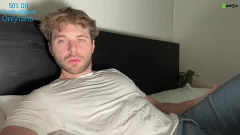 Snapshot of hot8pack01 chatting on December 5, 9:17 pm Edward aka Wolf online show from December 5, 9:17 pm