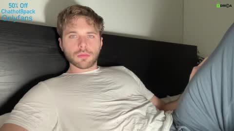 Snapshot of hot8pack01 chatting on December 11, 9:55 pm Edward aka Wolf online show from December 11, 9:55 pm