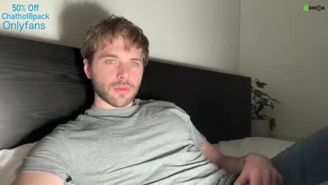 Snapshot of hot8pack01 chatting on January 23, 10:54 pm Edward aka Wolf online show from January 23, 10:54 pm