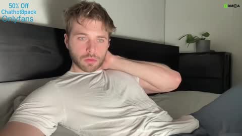 Snapshot of hot8pack01 chatting on February 13, 11:15 pm Edward aka Wolf online show from February 13, 11:15 pm