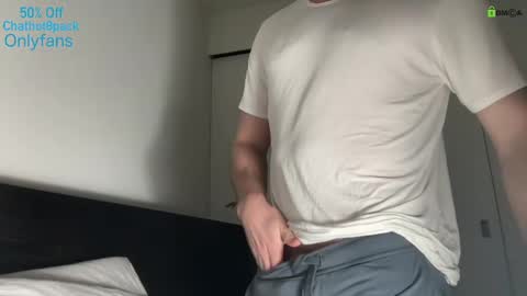 Snapshot of hot8pack01 chatting on March 4, 9:32 pm Edward aka Wolf online show from March 4, 9:32 pm