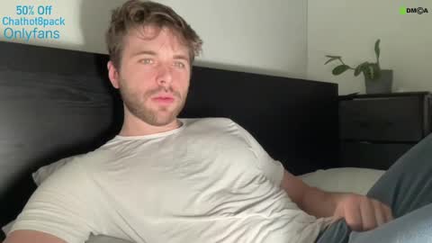 Snapshot of hot8pack01 chatting on March 6, 4:19 am Edward aka Wolf online show from March 6, 4:19 am