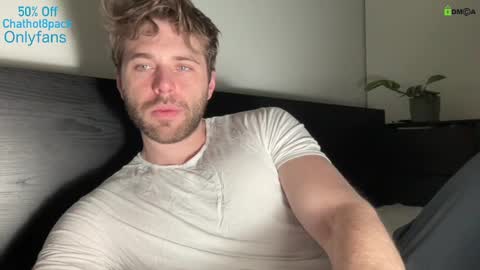 Snapshot of hot8pack01 chatting on March 9, 10:08 pm Edward aka Wolf online show from March 9, 10:08 pm