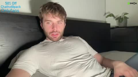 Snapshot of hot8pack01 chatting on March 10, 9:51 pm Edward aka Wolf online show from March 10, 9:51 pm