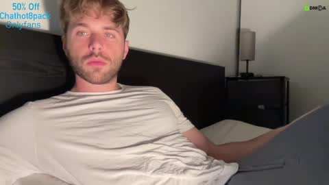 Snapshot of hot8pack01 chatting on September 12, 9:04 pm Edward aka Wolf online show from September 12, 9:04 pm