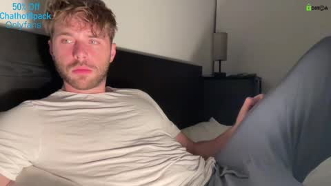 Snapshot of hot8pack01 chatting on September 15, 1:27 am Edward aka Wolf online show from September 15, 1:27 am