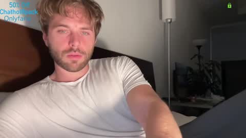 Snapshot of hot8pack01 chatting on November 3, 10:21 pm Edward aka Wolf online show from November 3, 10:21 pm