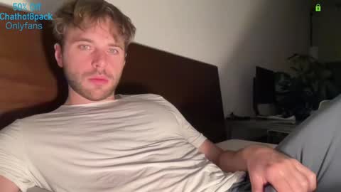 Snapshot of hot8pack01 chatting on November 20, 10:20 pm Edward aka Wolf online show from November 20, 10:20 pm