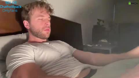 Snapshot of hot8pack01 chatting on November 25, 9:26 pm Edward aka Wolf online show from November 25, 9:26 pm