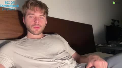 Snapshot of hot8pack01 chatting on November 27, 9:28 pm Edward aka Wolf online show from November 27, 9:28 pm