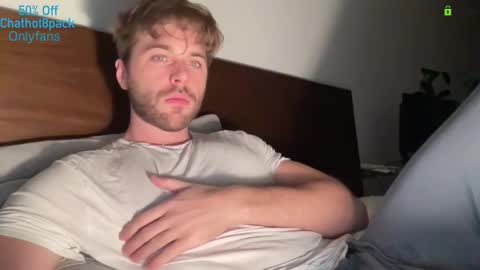 Snapshot of hot8pack01 chatting on December 1, 5:12 am Edward aka Wolf online show from December 1, 5:12 am