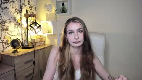 Snapshot of hot_1nina chatting on November 13, 7:07 am NINA online show from November 13, 7:07 am