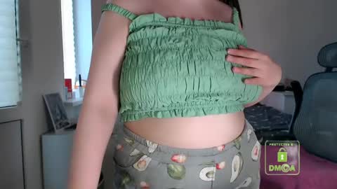 Snapshot of hot_and_pretty chatting on May 17, 2:46 pm Lila online show from May 17, 2:46 pm