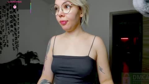 Snapshot of hot_babayaga chatting on October 27, 5:06 pm online show from October 27, 5:06 pm