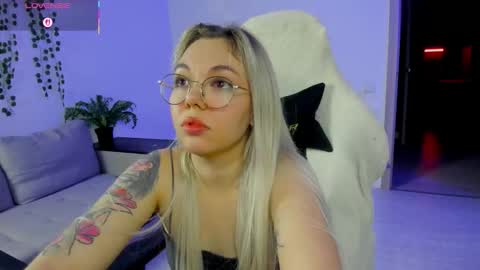 Snapshot of hot_babayaga chatting on November 15, 7:10 pm online show from November 15, 7:10 pm