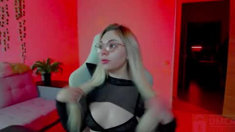 Snapshot of hot_babayaga chatting on December 1, 6:57 pm online show from December 1, 6:57 pm