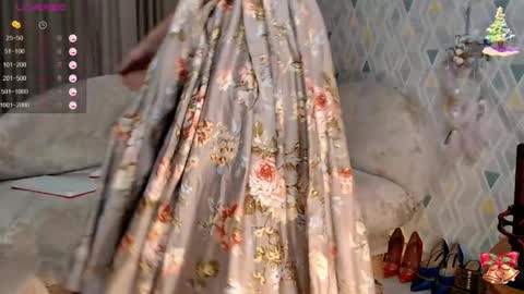 Snapshot of hot_best_lovers_ chatting on December 14, 10:07 pm Liza online show from December 14, 10:07 pm