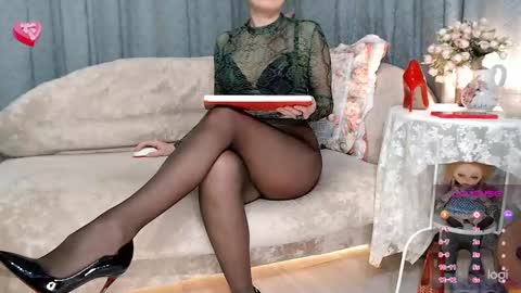 Snapshot of hot_best_lovers_ chatting on January 25, 9:57 pm Liza online show from January 25, 9:57 pm