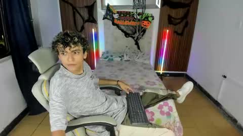 Snapshot of hot_bunny713 chatting on October 30, 12:23 am hot bunny online show from October 30, 12:23 am