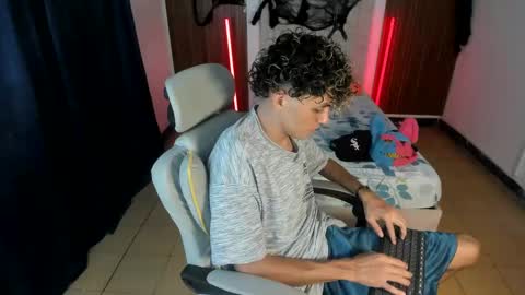 Snapshot of hot_bunny713 chatting on November 4, 1:05 am hot bunny online show from November 4, 1:05 am