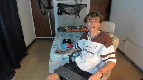 Snapshot of hot_bunny713 chatting on November 8, 1:06 am hot bunny online show from November 8, 1:06 am