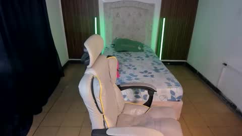 Snapshot of hot_bunny713 chatting on November 14, 1:26 am hot bunny online show from November 14, 1:26 am