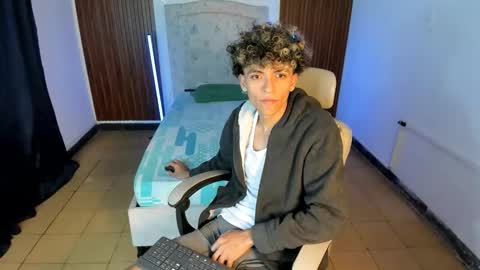 Snapshot of hot_bunny713 chatting on November 25, 6:46 am hot bunny online show from November 25, 6:46 am