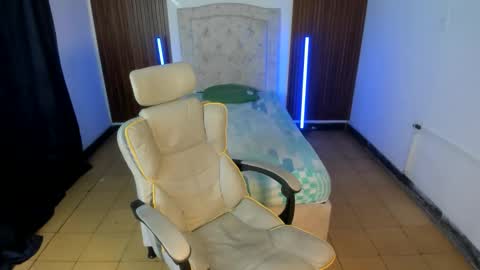 Snapshot of hot_bunny713 chatting on November 29, 3:20 am hot bunny online show from November 29, 3:20 am