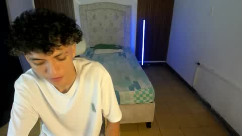 Snapshot of hot_bunny713 chatting on November 30, 3:54 am hot bunny online show from November 30, 3:54 am