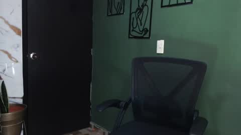 Snapshot of hot_chocolate_4u chatting on July 11, 4:15 am hot chocolate 4u online show from July 11, 4:15 am