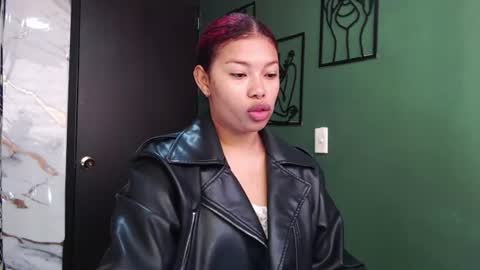 Snapshot of hot_chocolate_4u chatting on July 26, 4:58 pm hot chocolate 4u online show from July 26, 4:58 pm