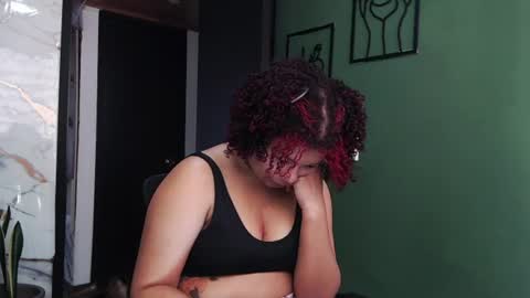 Snapshot of hot_chocolate_4u chatting on August 3, 8:01 pm hot chocolate 4u online show from August 3, 8:01 pm