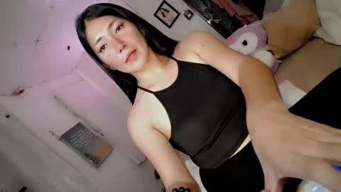 its me CLAUDIA online show from March 1, 3:58 pm