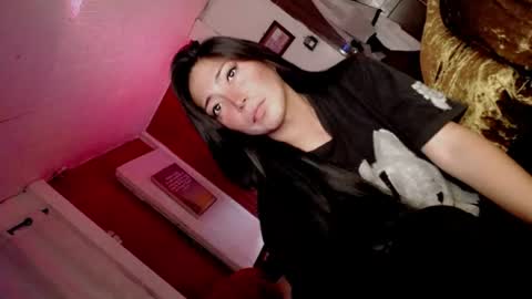 its me CLAUDIA online show from June 29, 4:52 am