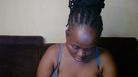 Snapshot of hot_linahh chatting on November 17, 10:37 pm Linah online show from November 17, 10:37 pm