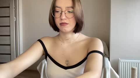 Snapshot of hot_lliinns chatting on December 9, 8:55 am Lina online show from December 9, 8:55 am