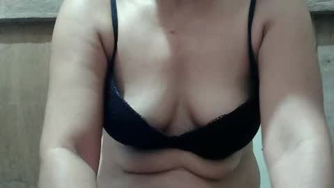 Snapshot of hot_mama09 chatting on February 9, 7:27 am hotmama online show from February 9, 7:27 am