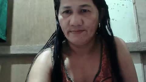 Snapshot of hot_mama09 chatting on February 12, 4:33 am hotmama online show from February 12, 4:33 am
