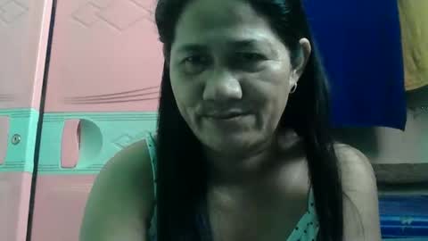 Snapshot of hot_mama09 chatting on September 19, 12:12 am hotmama online show from September 19, 12:12 am