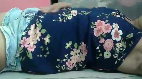 Snapshot of hot_mama09 chatting on September 27, 7:46 am hotmama online show from September 27, 7:46 am