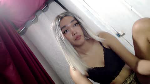 hot_moma69 online show from May 2, 1:16 pm