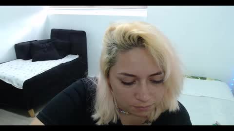 Snapshot of hot_mommymia chatting on January 20, 10:04 pm Mia online show from January 20, 10:04 pm