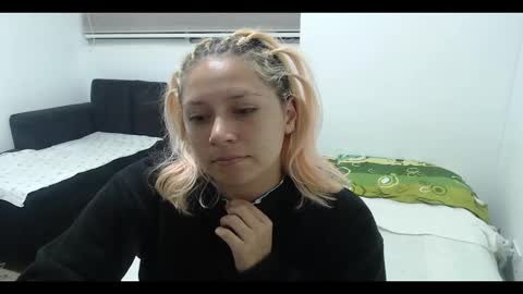 Snapshot of hot_mommymia chatting on January 25, 2:47 am Mia online show from January 25, 2:47 am