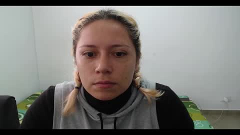 Snapshot of hot_mommymia chatting on February 7, 1:43 pm Mia online show from February 7, 1:43 pm